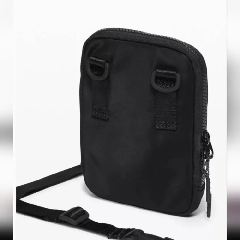 NWOT Lululemon Easy Access Crossbody Black waist hip bag travel errands shoulder